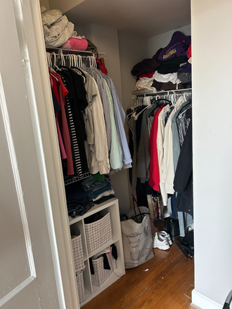 closet - Hayes Hillsboro Village Apartment walking distance to campus