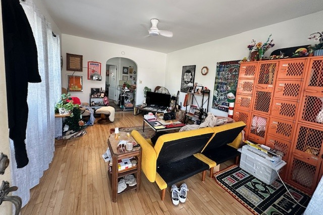 LR - Prime Location! Next to Kinnick Stadium & UIHC! Walk to Law, Pharmacy, Dental! Nice Place Apartments