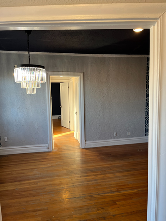 living room - 7355 Lindell, blocks from Campus (walk or take WashU shuttle), on Clayton border Apartments