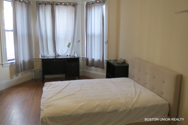 Call/text 602-317-9877 for a showing. - 9-1-26 / NO BROKER FEE / 3BR / EIK / LOOK AT PICS!! Apartments