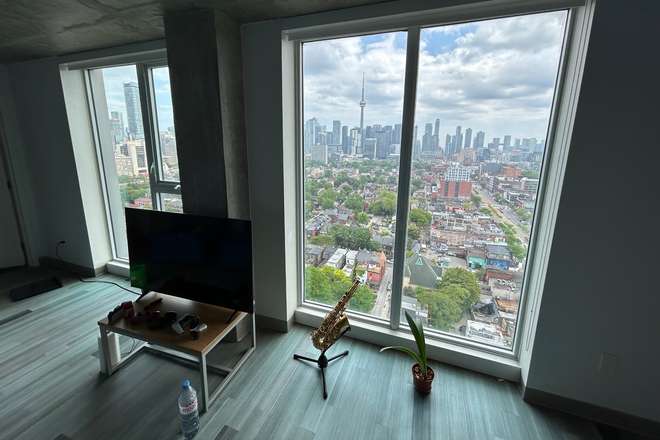 Common Room Windows - 1 Bedroom in 4-Bedroom South-Facing Apartment - CampusOne