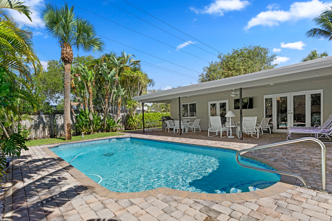 Pool area - Keys, Books, Pool: Your Boca Base with a Private Office ???,Pool, Palm Trees, great location!