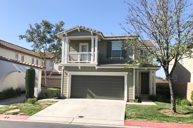 house - REDINGTON 4 BEDROOM 3 BATHROOM Modern home - Walk/Bike/Scooter to Campus!