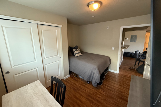 Bedroom - Maple House - Great Location on the Hill