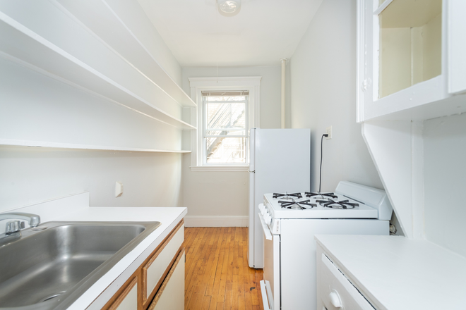 1 - NO broker fee + 1 Mo free - Bright NEU Studio w/ Heat & Hot Water Included Apartments