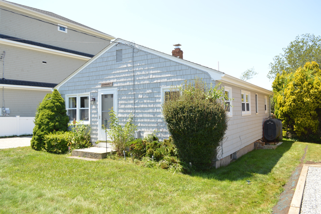 Exterior - 67 Chestnut Ave House