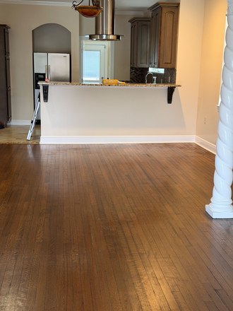 Living Room View to Kitchen - Nashville Ave Cottage close to Campus House
