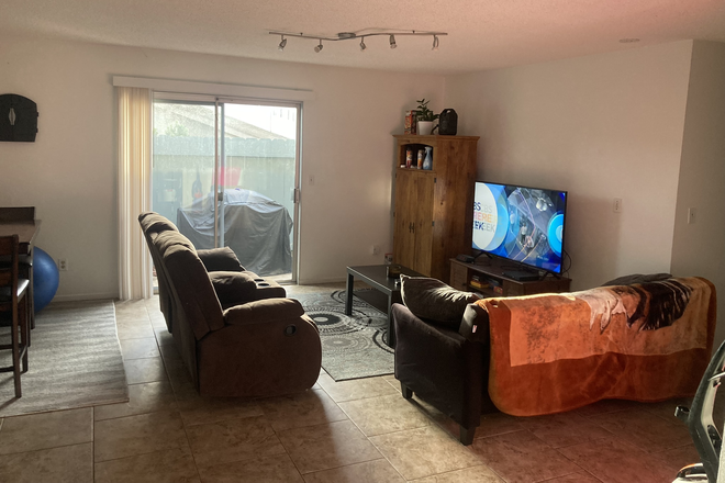 Common Living Room - Master Bedroom in Condo Close to UCSD
