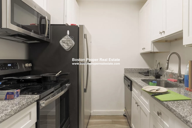 a - Right behind NEU, 2 bed with living room! Apartments