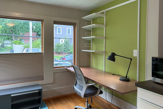 Desk - Cambridge bed/sit rm  in family home 20 min. to Harvard Sq by bus
