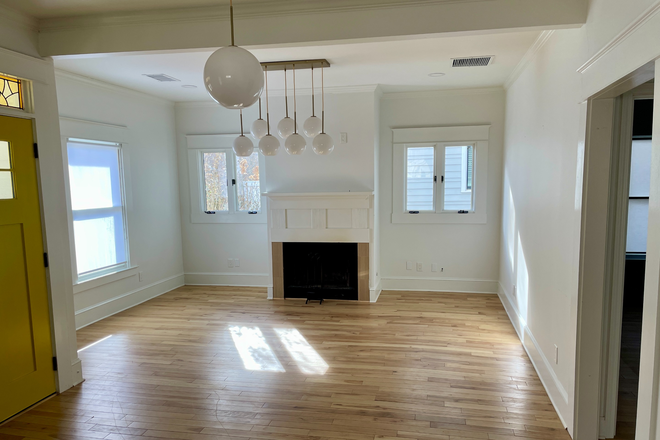 Living room - 4bed/3bath unfurnished house on Candler park! Walk/bike distance to Emory! On-site parking