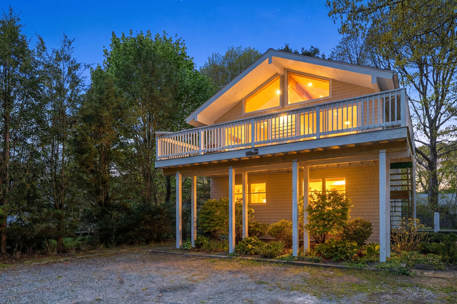 Home Exterior - Newly Renovated 3BR/2BA South Kingstown Academic Year Rental