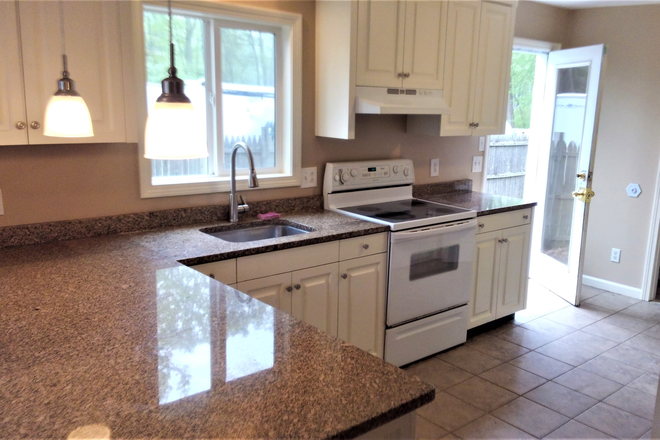 Kitchen - Perfect 2 br Single Family Lake House 15 Min to Campus