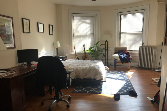 1 - NO BROKER FEE !!!! SUNNY 1 bed on St Stephen St with heat/hot water included