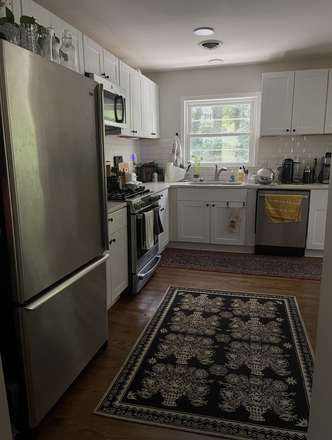 kitchen - Sunny 4-bedroom house along Mason Mill Park