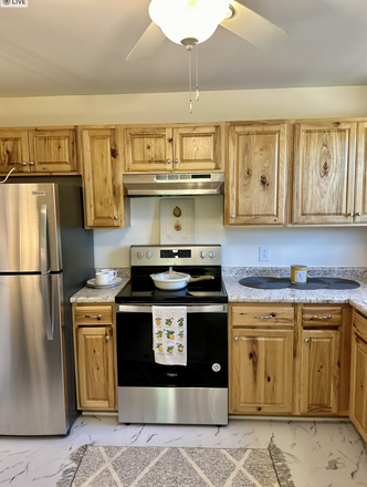 Kitchen - RENOVATED TOP FLOOR 2 BEDROOM + DEN, 1 BATH APARTMENT IN THE NEW NORTH END