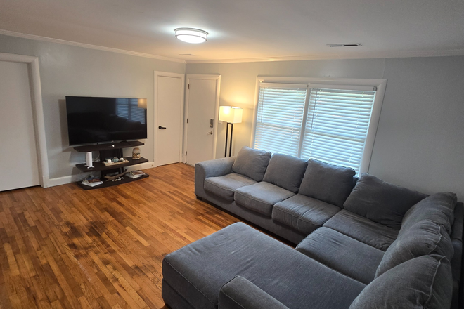 Living Room - 225 Rose Ave. Walk to Campus- 4BR 2Bath House