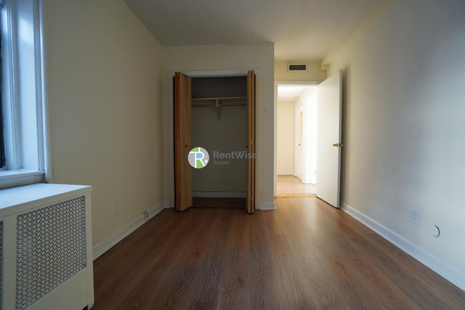 12 - SEP-2beds 1bath 3 beds 1.5baths-NO FEE! Packard's Corner Pet Friendly Apartments