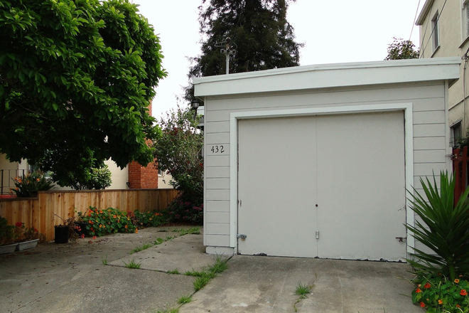  - Bungalow near El Cerrito Plaza BART and Plaza.