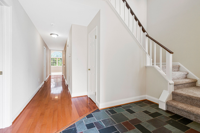Foyer - Beautiful Cathedral style home w/ solar panels- no electric bill