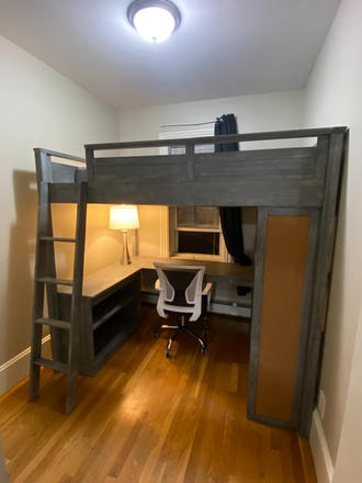 Bedroom with loft bed - Cozy room in 4 bdrm apartment a 15 minute walk from campus!