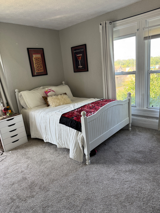 Upstairs Bedroom - Netflix and Chill - 4 Bedroom/2 Bath…Furnished. House