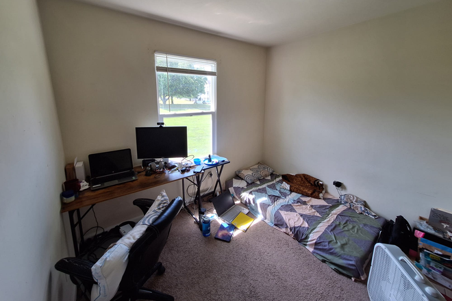 Private Room - Summer Sublease - One Room in Townhouse in Pheasant Run Drive, Blacksburg