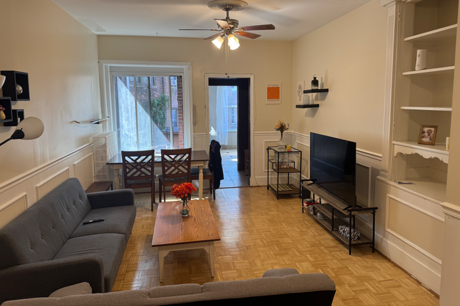 Living room - 3 Bed/1 Bath Condo - Sept 1