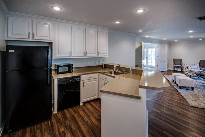 Kitchen - Vieux Carre Apartment Homes