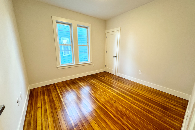 Bedroom - 4 Bed 2 Bath near UMass Boston Townhome