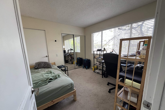 Bedroom for rent - 497 S El Molino Ave Condo
