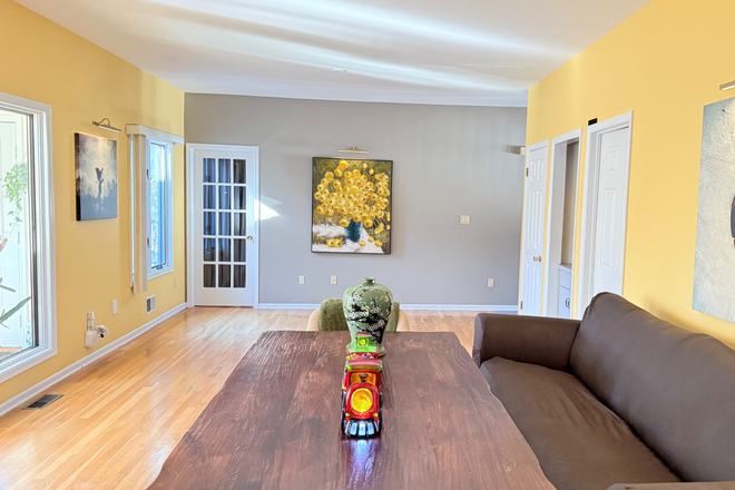 Living - Furnished room for PU affiliate-Washington Rd-Princeton Junction House