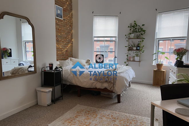 Bedroom - TOP FLOOR 5Bed/2Bath with Views!