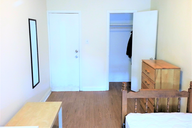 bedroom - Room next to Eglinton West Subway & Line 5 for female student Triplex