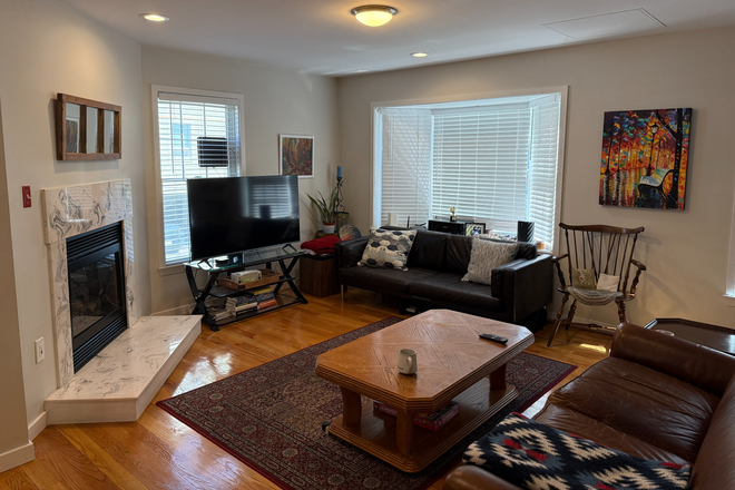 Living Room - Fully Furnished Room 3 Minutes from MIT