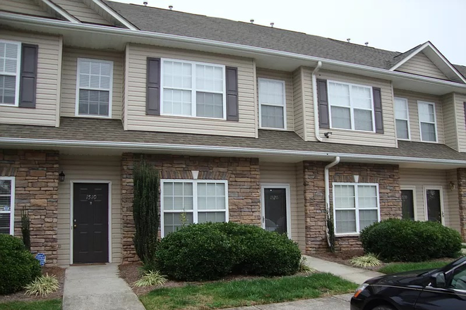 Front view of building - 2BD/2BA Townhome for Rent