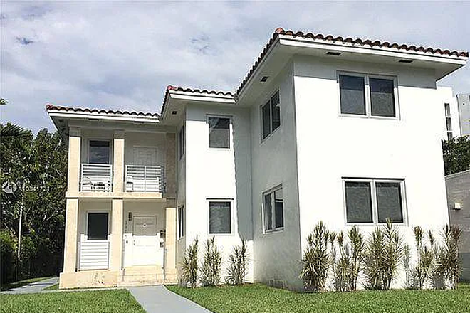 Front of House - NEW MODERN DUPLEX WITH 4 LARGE BEDROOM/2 FULL BATHROOMS CLOSE TO UM CAMPUS ON PONCE DE LEON BLVD Rental