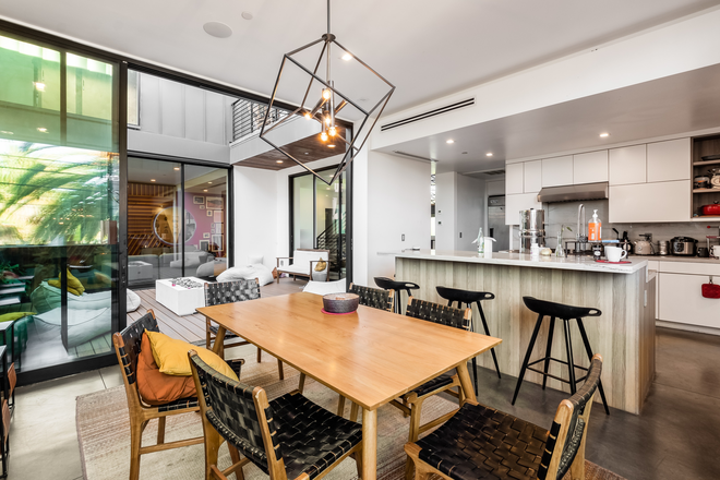 Kitchen. - Co-ed / co-living community in Venice Beach 🏝️