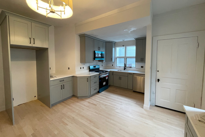 Kitchen - ~ Modern Mid Cambridge 3 Bed 2 Bath w/ Central Air + Garage Parking + In Unit Laundry ~ Apartments