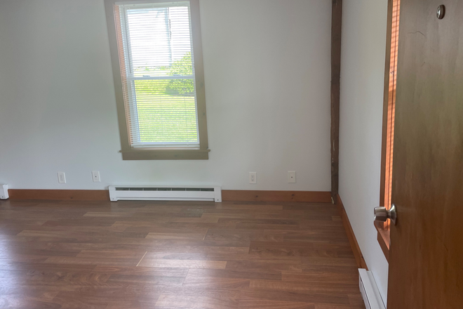 Entry - Fall 2025 Sublet Apartments