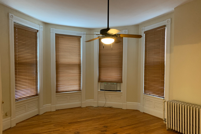 Living Room - Large Apartment with Historic Charm Close to UC Campus