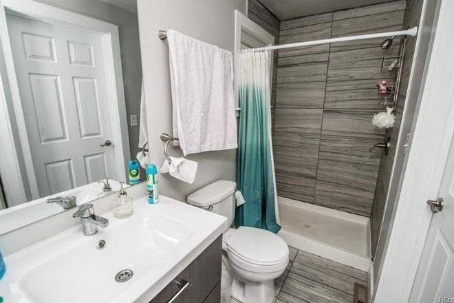 Bathroom - 1915 1/2 Goss Street