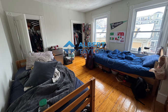 Bedroom #5 - Large 5 Bed 2 Bath on Norfolk Street!!