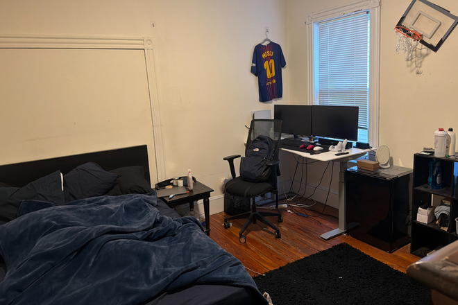 Bedroom - 1 bdrm summer sublet in shared apartment