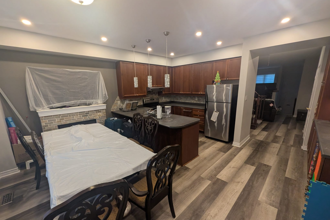 kitchen - PRIVATE BASEMENT APARTMENT, WALK TO YORK, ALL-INCLUSIVE, FURNISHED, SECURITY CAMS - FREE CLEANING