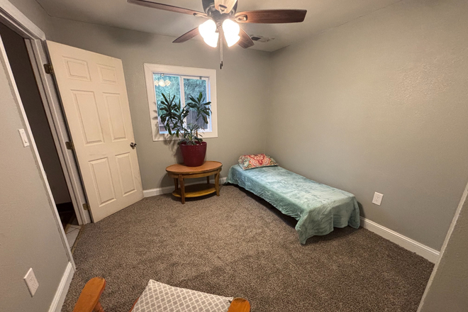 room for rent - Faculty or Grad Students find your quiet retreat here House