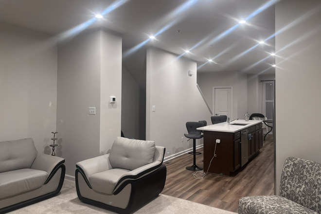 Living Room and Kitchen - Mem's Lounge Plaza - New Gorgeous Townhouse (Option to rent 3 rooms and Individual Rooms) 1mile