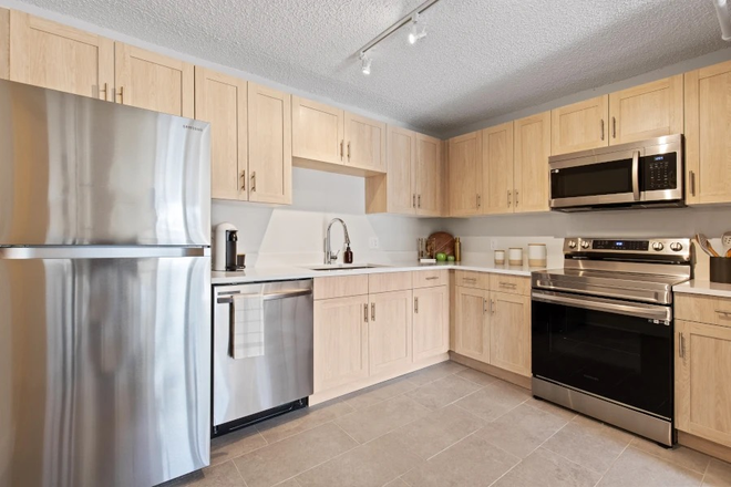 Kitchen - Mountainaire Apartments