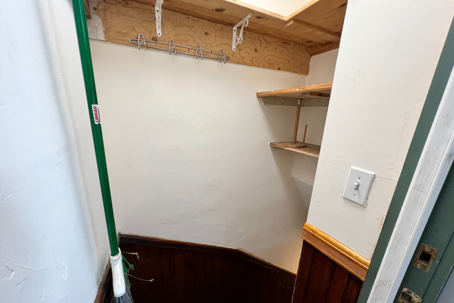 Call NOW for showings! 617-236-8600 - FAIRMONT AVE - LRG 2 LVL 3BR IN CAMBRIDGEPORT FOR *9/1/2026* W/ YARD, 2 BATHS, LNDRY IN BDNG, EIK Apartments