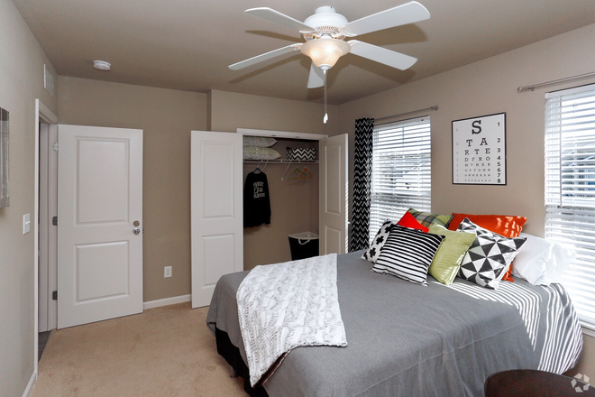 Bedroom - Cottages on Lindberg Apartments